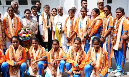 ಕರ್ನಾಟಕದ ಕ್ರಿಕೆಟ್ ಪಟುಗಳಿಗೆ ತಲಾ ಹತ್ತು ಲಕ್ಷ ನಗದು ಬಹುಮಾನದ ಜೊತೆಗೆ ಸರ್ಕಾರಿ ಉದ್ಯೋಗ – ಮುಖ್ಯಮಂತ್ರಿ ಸಿದ್ದರಾಮಯ್ಯ