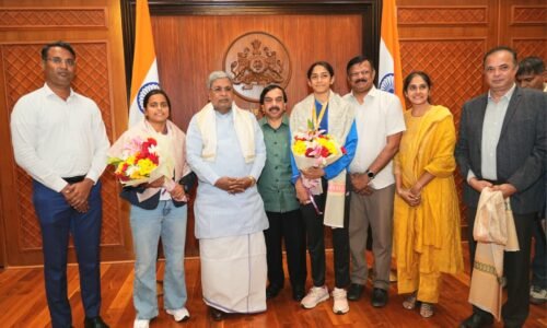 ವಿಶ್ವಕಪ್ ಗೆದ್ದ ಭಾರತ ಮಹಿಳಾ ಕಬಡ್ಡಿ ತಂಡದ ರಾಜ್ಯದ ಆಟಗಾರ್ತಿ ಧನಲಕ್ಷ್ಮಿ, ಏಷ್ಯನ್ ಬ್ಯಾಡ್ಮಿಂಟನ್ ಚಾಂಪಿಯನ್ ಶಿಪ್ ನಲ್ಲಿ ಬೆಳ್ಳಿ ಗೆದ್ದ ಲಕ್ಷ್ಯ ರಾಜೇಶ್ ಗೆ ಮುಖ್ಯಮಂತ್ರಿ ಅಭಿನಂದನೆ