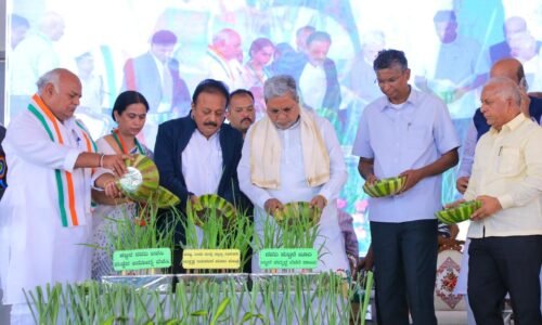 ಕಬ್ಬು ಬೆಳೆಯುವ ಪ್ರದೇಶದಲ್ಲಿ ಮಣ್ಣಿನ ಆರೋಗ್ಯ, ನೀರಿನ ಸಮಗ್ರ ನಿರ್ವಹಣೆ ಯೋಜನೆಗೆ ಸಿಎಂ ಚಾಲನೆ | ಜೀವದ ತೊಟ್ಟಿಲು ಭೂಮಿ ಬಂಜೆಯಾಗದಿರಲಿ: ಮುಖ್ಯಮಂತ್ರಿ ಸಿದ್ದರಾಮಯ್ಯ