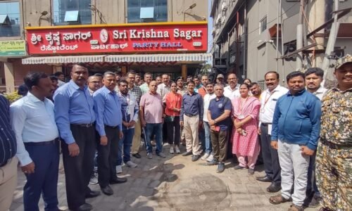 ಪಾಲಿಕೆಯ ಆಯುಕ್ತರಿಂದ 3 ಕಿ.ಮೀ ಪಾದಯಾತ್ರೆ: ಸ್ಥಳದಲ್ಲೇ ಸಾರ್ವಜನಿಕರ ಕುಂದುಕೊರತೆಗಳ ಪರಿಹಾರಕ್ಕೆ ಸೂಚನೆ​