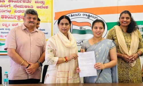 ಅಂಗನವಾಡಿ ಕಾರ್ಯಕರ್ತೆಯರು, ಸಹಾಯಕಿಯರಿಗೆ ಆದೇಶ ಪತ್ರ ವಿತರಣೆ | ಅಂಗನವಾಡಿಯಲ್ಲಿ ಮಕ್ಕಳ ಆರೋಗ್ಯ, ಶಿಕ್ಷಣಕ್ಕೆ ಪರಮೋಚ್ಛ ಆದ್ಯತೆ ನೀಡಿ : ಸಚಿವೆ ಲಕ್ಷ್ಮೀ ಹೆಬ್ಬಾಳಕರ್ ಕರೆ