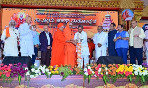 ಸಮಾಜದಲ್ಲಿ ಸಮಾನತೆ, ಮಾನವೀಯತೆ ಮತ್ತು ಸೇವಾ ಮನೋಭಾವ ಬೆಳೆಸುವಲ್ಲಿ ಸುತ್ತೂರು ಮಠ ಪಾತ್ರ ಪ್ರಮುಖವಾದುದು- ಸಚಿವ ಕೆ.ಹೆಚ್.ಮುನಿಯಪ್ಪ | ಸುತ್ತೂರು ಮಠ ಸಮಾಜ ಸುಧಾರಣೆಯ ದಾರಿದೀಪ