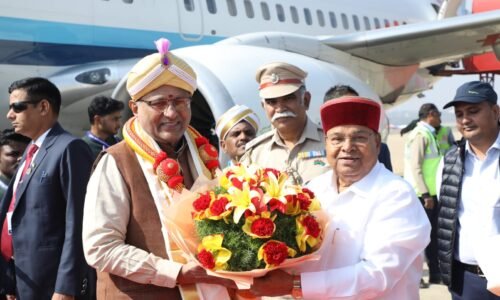 ರಾಜ್ಯದ ವಿವಿಧ ಕಾರ್ಯಕ್ರಮಗಳಲ್ಲಿ ಭಾಗವಹಿಸುವ ಸಲುವಾಗಿ ಬೆಂಗಳೂರಿಗೆ ಆಗಮಿಸಿದ ಉಪರಾಷ್ಟ್ರಪತಿ ಸಿ.ಪಿ. ರಾಧಾಕೃಷ್ಣನ್| ಉಪರಾಷ್ಟ್ರಪತಿಗಳನ್ನು ಆತ್ಮೀಯವಾಗಿ ಸ್ವಾಗತಿಸಿದ ರಾಜ್ಯಪಾಲ ಥಾವರ್ ಚಂದ್ ಗೆಹ್ಲೋಟ್