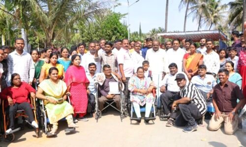 ವಿಕಲಚೇತನ ಉದ್ಯೋಗಿಗಳ ಜತೆ ಸಂಕ್ರಾಂತಿ ಹಬ್ಬ ಆಚರಿಸಿದ ಸಚಿವ ಹೆಚ್.ಡಿ.ಕುಮಾರಸ್ವಾಮಿ | 600ಕ್ಕೂ ಹೆಚ್ಚು ವಿಕಲಚೇತನ ಉದ್ಯೋಗಿಗಳ ಕುಟುಂಬಗಳ ಜತೆ ಸಚಿವರ ಸಂಕ್ರಾಂತಿ ಸಂಭ್ರಮ