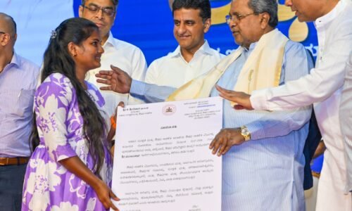 ನೇಮಕಾತಿ ಹಾಗೂ ವರ್ಗಾವಣೆಗಳಲ್ಲಿ ಭ್ರಷ್ಠಾಚಾರ ತಡೆಯುವುದು ಸರ್ಕಾರದ ಆಶಯ | ಜಾತಿಧರ್ಮಗಳನ್ನು ಮೀರಿ ಮಾನವೀಯತೆಯಿಂದ ಸೇವೆ ಸಲ್ಲಿಸಿ- ಆರೋಗ್ಯ ಸಿಬ್ಬಂದಿಗೆ ಸಿಎಂ ಸಿದ್ದರಾಮಯ್ಯ ಕಿವಿ ಮಾತು