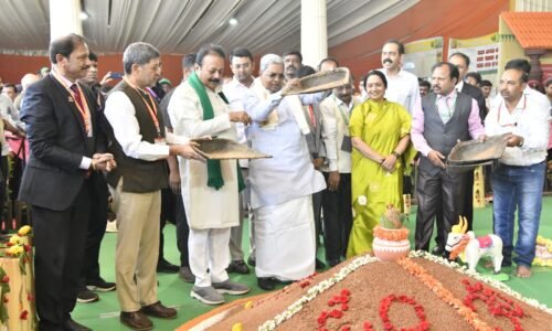 ಬೆಳೆವಿಮೆ ಯೋಜನೆ ಜಾರಿಯಲ್ಲಿ ಕರ್ನಾಟಕ ದೇಶದಲ್ಲಿಯೇ ಮೊದಲು – ಮುಖ್ಯಮಂತ್ರಿ ಸಿದ್ದರಾಮಯ್ಯ| ಉತ್ಪಾದನೋತ್ತರ ಕೃಷಿಯಲ್ಲಿ ತೊಡಗಿ ರೈತರು ಉದ್ಯಮಿಗಳಾಗಬಹುದು – ರೈತರಿಗೆ ಮುಖ್ಯಮಂತ್ರಿಗಳ ಕರೆ