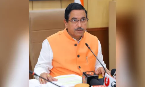 ಯುದ್ಧ ಸಂಕಷ್ಟದಲ್ಲಿ ಸಿಲುಕಿದ ಕನ್ನಡಿಗರ ರಕ್ಷಣೆಗೆ ರಾಯಭಾರಿಗಳ ಜತೆ ಮಾತುಕತೆ; ಸಚಿವ ಪ್ರಹ್ಲಾದ ಜೋಶಿ