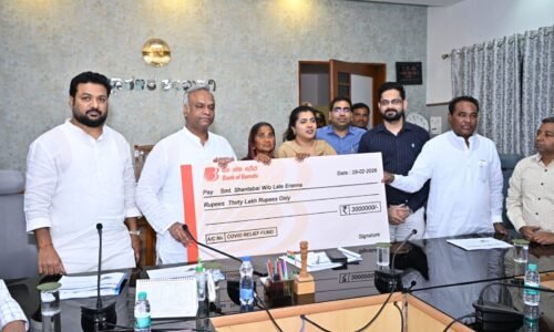 ಕೋವಿಡ್ ನಿಂದಾಗಿ ನಿಧನರಾಗಿದ್ದ ಗ್ರಾಮ ಪಂಚಾಯಿತಿ ಸಿಬ್ಬಂದಿ ಕುಟುಂಬ ವರ್ಗದವರಿಗೆ ₹ 30 ಲಕ್ಷ ಪರಿಹಾರದ ಚೆಕ್ ವಿತರಿಸಿದ ಸಚಿವ ಪ್ರಿಯಾಂಕ್ ಖರ್ಗೆ