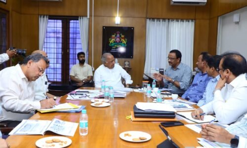 ಬಿಎಚ್‌ಇಎಲ್ ನಿಂದ ಕೆರೆಗಳ ಮೇಲೆ ಫ್ಲೋಟಿಂಗ್‌ ಸೋಲಾರ್‌ ವಿದ್ಯುತ್‌ ಘಟಕ ಸ್ಥಾಪನೆಯ ಕಾರ್ಯಸಾಧ್ಯತಾ ವರದಿ ಸಲ್ಲಿಕೆ – ಅನುಷ್ಠಾನಕ್ಕೆ ವರದಿ ಸಲ್ಲಿಸುವಂತೆ ಅಧಿಕಾರಿಗಳಿಗೆ ಸಚಿವ ಎನ್‌ಎಸ್‌ ಭೋಸರಾಜು ಸೂಚನೆ