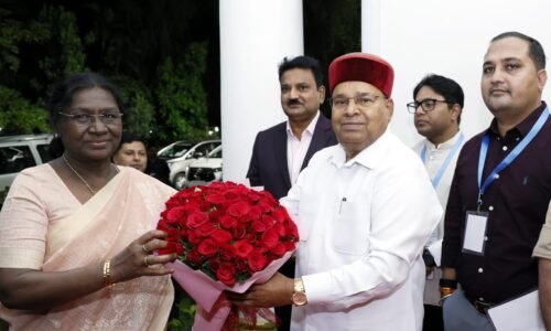 ಬೆಂಗಳೂರಿಗೆ ಆಗಮಿಸಿದ ರಾಷ್ಟ್ರಪತಿ ದ್ರೌಪದಿ ಮುರ್ಮು |ಆತ್ಮೀಯವಾಗಿ ಸ್ವಾಗತಿಸಿದ ರಾಜ್ಯಪಾಲ ಥಾವರ್ ಚಂದ್ ಗೆಹ್ಲೋಟ್