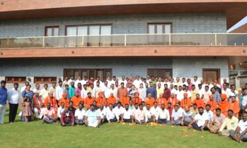 ಹಿಂದುಳಿದ, ದಲಿತ ಸಮುದಾಯಗಳ 24 ಮಠಗಳಿಗೆ ಯಲಹಂಕ ಕ್ಷೇತ್ರದಲ್ಲಿ ಭೂಮಿ| ಸ್ವಾಮೀಜಿಗಳಿಂದ ಎಸ್.ಆರ್.ವಿಶ್ವನಾಥ್ ಅವರಿಗೆ ಕೃಪಾಶೀರ್ವಾದ