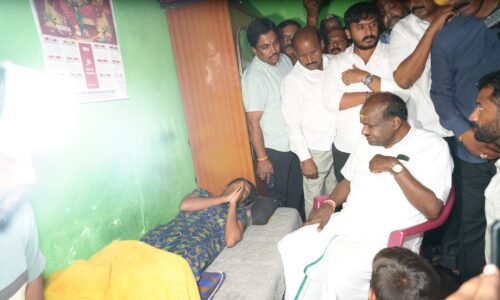 ತೀವ್ರ ಅನಾರೋಗ್ಯಪಿಡಿತ ಮಹಿಳೆಗೆ ನೆರವಾಗಲು ನಂಜನಗೂಡಿಗೆ ಧಾವಿಸಿದ ಹೆಚ್.ಡಿ. ಕುಮಾರಸ್ವಾಮಿ‌| ನೊಂದ ಕುಟುಂಬಕ್ಕೆ ಸಹಾಯ ಹಸ್ತ ಚಾಚಿದ ಹೆಚ್ಡಿಕೆ; ವಾಸಕ್ಕೆ ಸೂರು ಕಲ್ಪಿಸಿಕೊಡುವ ಭರವಸೆ