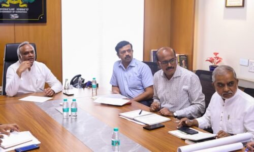 ಕಲಬುರಗಿ ಬಳಿ ಆಧುನಿಕ ಸ್ಪರ್ಷದ ನೂತನ ವಚನ ಮಂಟಪರೂಪುರೇಷೆ ಕುರಿತು ಅಧಿಕಾರಿಗಳೊಂದಿಗೆ ಪ್ರಿಯಾಂಕ್‌ ಖರ್ಗೆ ಚರ್ಚೆ