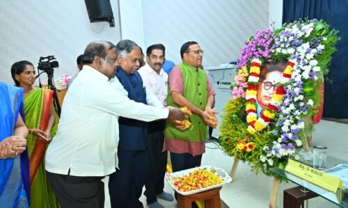 ಅಂಬೇಡ್ಕರ್ ಜೊತೆ ಭಾರತದ ಬದುಕನ್ನು ತೆರೆದಿಡುವ ಕೃತಿ ದಲಿತ ಸೂರ್ಯ – ಎಲ್ ಹನುಮಂತಯ್ಯ