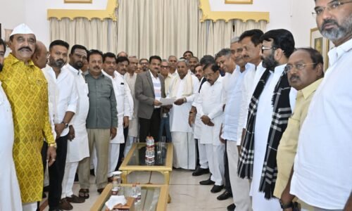 ಮುಖ್ಯಮಂತ್ರಿ ಸ್ಥಾನಕ್ಕೆ ಸಿದ್ದರಾಮಯ್ಯ ರಾಜೀನಾಮೆ