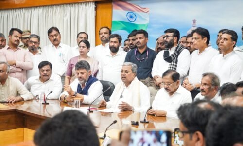 ವರಿಷ್ಠರ ಸೂಚನೆಯಂತೆ ಮುಖ್ಯಮಂತ್ರಿ ಸ್ಥಾನಕ್ಕೆ ರಾಜೀನಾಮೆ ರಾಜ್ಯ ರಾಜಕಾರಣದಲ್ಲೇ ಮುಂದುವರಿಯುವುದಾಗಿ ಮುಖ್ಯಮಂತ್ರಿ ಸ್ಪಷ್ಟನೆ