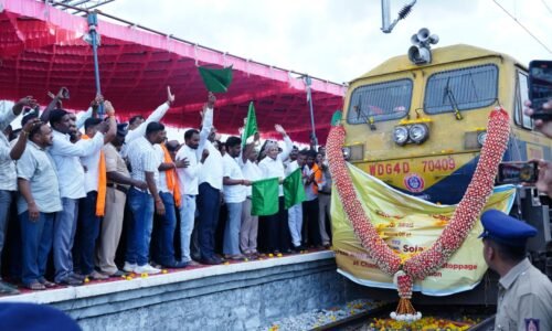 ಅಜ್ಜಂಪುರ ಮತ್ತು ಬೀರೂರು ರೈಲ್ವೆ ಮೂಲಸೌಕರ್ಯ ಯೋಜನೆಗಳಿಗೆ ಶಂಕುಸ್ಥಾಪನೆ ನೆರವೇರಿಸಿದ ಸಚಿವ ವಿ. ಸೋಮಣ್ಣ|ಚನ್ನರಾಯಪಟ್ಟಣದಲ್ಲಿ ಹೆಚ್ಚುವರಿ ನಿಲುಗಡೆಯೊಂದಿಗೆ ಹಾಸನ–ಸೊಲ್ಲಾಪುರ ಎಕ್ಸ್‌ಪ್ರೆಸ್‌ಗೆ ಹಸಿರು ನಿಶಾನೆ