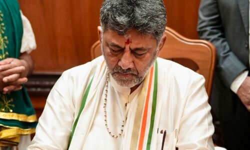 ಶಾಲಾ ಕಾಲೇಜು ವಿದ್ಯಾರ್ಥಿಗಳಿಗೆ ಉಚಿತ ಬಸ್ ಪಾಸ್: ಸಿಎಂ ಡಿ.ಕೆ. ಶಿವಕುಮಾರ್ | ಸರ್ಕಾರಿ ಹುದ್ದೆ ಭರ್ತಿ ಜೊತೆಗೆ ಖಾಸಗಿ ಉದ್ಯೋಗ ವಿನಿಮಯ ವ್ಯವಸ್ಥೆ ಜಾರಿ| ಪಂಚಾಯಿತಿಗೆ ಒಂದರಂತೆ ರಾಜ್ಯದಲ್ಲಿ 10 ಸಾವಿರ ಯುವಕರ ಸಂಘ ಸ್ಥಾಪನೆ ಹಾಗೂ 10 ಲಕ್ಷ ಅನುದಾನ
