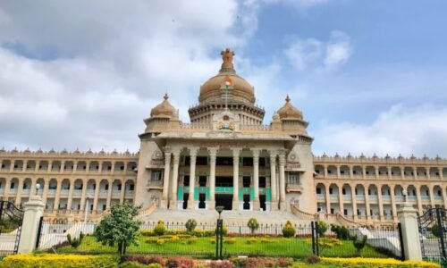 ವಿಧಾನಸೌಧ, ವಿಕಾಸಸೌಧ ಹಾಗೂ ಬಹುಮಹಡಿ ಕಟ್ಟಡಗಳಲ್ಲಿ ಕಾರ್ಯ ನಿರ್ವಹಿಸುತ್ತಿರುವ ಸಿಬ್ಬಂದಿಗೆ ಅಪರಾಹ್ನ ರಜೆ ಘೋಷಣೆ
