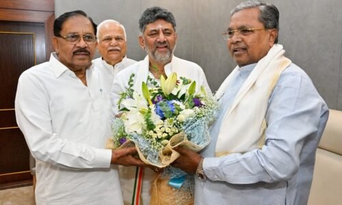 ಇಂದು ಡಿ.ಕೆ.ಶಿವಕುಮಾರ್ ಪ್ರಮಾಣ ವಚನ: ಸಿದ್ದರಾಮಯ್ಯ ಅವರನ್ನು ಭೇಟಿ ಮಾಡಿದ ನಿಯೋಜಿತ ಮುಖ್ಯಮಂತ್ರಿ ಡಿ.ಕೆ.ಶಿವಕುಮಾರ್
