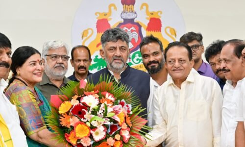 ಕನ್ನಡ ಚಿತ್ರರಂಗ ಉಳಿವಿಗೆ ಸರ್ಕಾರದ ನೆರವು – ಸಿಎಂ ಡಿ‌ ಕೆ ಶಿವಕುಮಾರ್ | ಸಮಗ್ರ ಹೊಸ ಚಲನಚಿತ್ರ ನೀತಿ ಸೇರಿದಂತೆ ಸರ್ಕಾರಿ ಓಟಿಟಿ, ಸಹಾಯಧನ ಹೆಚ್ಚಳಕ್ಕೆ, ಚಲನಚಿತ್ರ ವಾಣಿಜ್ಯ ಮಂಡಳಿಯಿಂದ ಸಿಎಂಗೆ ಮನವಿ