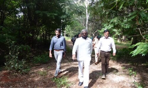 ಎಚ್.ಎಂ.ಟಿ.ಯಿಂದಲೇ ಅರಣ್ಯಭೂಮಿ ಅತಿಕ್ರಮಣ: ಈಶ್ವರ ಖಂಡ್ರೆ ಸ್ಪಷ್ಟನೆ | ಅರಣ್ಯ ಭೂಮಿಯಲ್ಲಿ ರಿಯಲ್ ಎಸ್ಟೇಟ್ ಸಾಧ್ಯವೇ, ಎಚ್.ಡಿ.ಕೆ.ಗೆ ಖಂಡ್ರೆ ತಿರುಗೇಟು