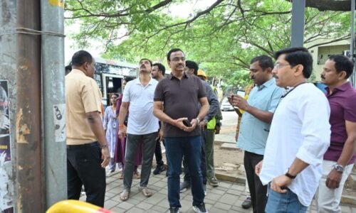 ಪಾದಚಾರಿ ಮಾರ್ಗಗಳಲ್ಲಿ ಬಳಕೆಯಲ್ಲಿಲ್ಲದ ವಿದ್ಯುತ್ ಪರಿವರ್ತಕ ಕೇಂದ್ರಗಳು ಸೇರಿ ಇತರ ಪರಿಕರಗಳ ತೆರವು