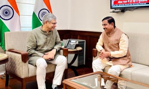 ʼಹುಬ್ಬಳ್ಳಿ-ವಾರಣಾಸಿ’ ರೈಲು ಸಂಚಾರ ವಾರದಲ್ಲಿ 3 ದಿನ ವಿಸ್ತರಣೆ ಭರವಸೆ | ಹೆಚ್ಚಿನ ರೈಲು ಸೇವೆಗಾಗಿ ಕೇಂದ್ರ ರೈಲ್ವೆ ಸಚಿವರಿಗೆ ಪ್ರಲ್ಹಾದ ಜೋಶಿ ಮನವಿ