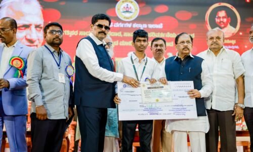 ಜಾತಿ, ಧರ್ಮವ ಮೀರಿ ನಿಂತಿರುವ ಜೆನ್‌ಜಿ ಗಳು ಸಮಾಜಕ್ಕೆ ಮಾದರಿ | ಸಂವಿಧಾನದಲ್ಲಿ ಪ್ರತಿಪಾದಿಸಿರುವ ಸಮಾನತೆಯನ್ನು ಅಕ್ಷರಶಃ ಜೀವನದಲ್ಲಿ  ಅಳವಡಿಸಿಕೊಂಡವರು ದೇವರಾಜ ಅರಸು –  ಡಾ. ಜಿ. ಪರಮೇಶ್ವರ