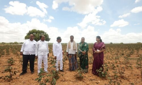 ಗುಂಡ್ಲುಪೇಟೆ ತಾಲ್ಲೂಕಿನಲ್ಲಿ ಡಿಸಿಎಂ ಡಾ. ಜಿ.ಪರಮೇಶ್ವರ ಬರ ವೀಕ್ಷಣೆ| ರೈತರಿಗೆ ಸೂಕ್ತ ಪರಿಹಾರ ಭರವಸೆ