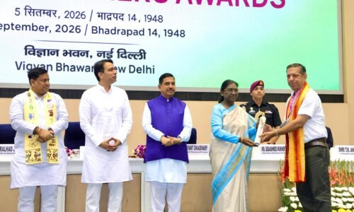 ರಾಷ್ಟ್ರೀಯ ಸಾಧಕ ಶಿಕ್ಷಕರಿಗೆ ಕನ್ನಡದ ಅಸ್ಮಿತೆ ಎಚ್ಎಂಟಿ ವಾಚ್ ಉಡುಗೊರೆ |ಕೇಂದ್ರ ಶಿಕ್ಷಣ ಸಚಿವ ಪ್ರಲ್ಹಾದ ಜೋಶಿ ಅವರಿಂದ ವಿಶಿಷ್ಠ ಪುರಸ್ಕಾರ