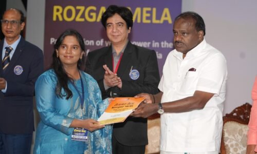 ಬೆಂಗಳೂರಿನಲ್ಲಿ ರೋಜ್ಗಾರ್ ಮೇಳ; ಆಯ್ಕೆಯಾದ ಅಭ್ಯರ್ಥಿಗಳಿಗೆ ನೇಮಕಾತಿ ಪತ್ರ ವಿತರಿಸಿದ ಹೆಚ್‍.ಡಿ. ಕುಮಾರಸ್ವಾಮಿ