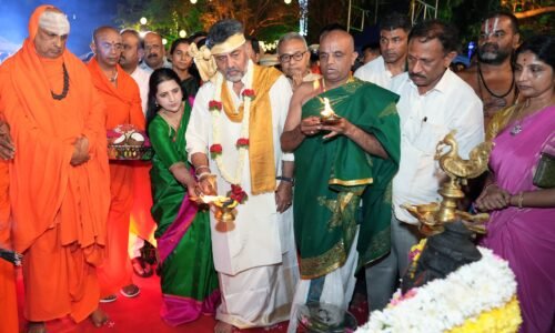 ಕಾವೇರಿ ಆರತಿ ಕಾರ್ಯಕ್ರಮಕ್ಕೆ ಸಿಎಂ ಚಾಲನೆ|ಬರ ಪರಿಸ್ಥಿತಿ ನಿವಾರಣೆ, ರಾಜ್ಯದ ಸಮೃದ್ಧಿಗಾಗಿ ಕಾವೇರಿ ಮಾತೆಗೆ ಸಿಎಂ ಡಿ ಕೆ ಶಿವಕುಮಾರ್ ಪ್ರಾರ್ಥನೆ