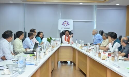 ಧಾರವಾಡ ಐಐಟಿ ಪ್ರಗತಿ ಪರಿಶೀಲನೆ; ಶೈಕ್ಷಣಿಕ-ಸಂಶೋಧನೆ, ಅಭಿವೃದ್ಧಿ ಕುರಿತು ಸಚಿವ ಪ್ರಲ್ಹಾದ ಜೋಶಿ ಚರ್ಚೆ