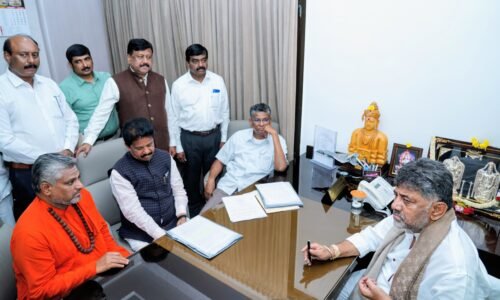ಮೀಸಲಾತಿ ಸಂಬಂಧ ಪ್ರಧಾನಿ ಬಳಿ ಸರ್ವಪಕ್ಷ ನಿಯೋಗ ಕರೆದೊಯ್ಯಲು ಸಿಎಂ ಡಿ ಕೆ ಶಿವಕುಮಾರ್ ಅವರಿಗೆ ಶ್ರೀ ಮಹರ್ಷಿ ವಾಲ್ಮೀಕಿ ಗುರುಪೀಠ ಟ್ರಸ್ಟ್ ಮನವಿ