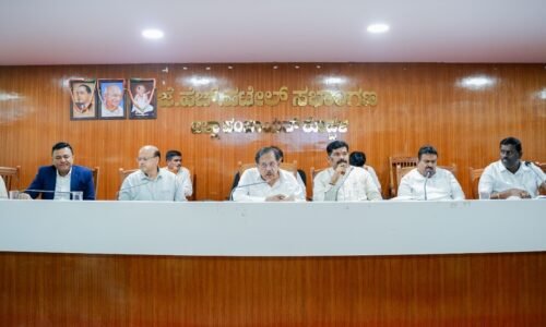 ಕೊಪ್ಪಳ ಮತ್ತು ರಾಯಚೂರು ಜಿಲ್ಲೆಗಳ ಬರ ಪರಿಶೀಲನಾ ನಡೆಸಿದ ಡಿಸಿಎಂ ಡಾ.ಜಿ.ಪರಮೇಶ್ವರ್| ರೈತರು ಹಾಗೂ ಜನಸಾಮಾನ್ಯರ ಸಂಕಷ್ಟಕ್ಕೆ ತಕ್ಷಣ ಸ್ಪಂದಿಸಲು ಅಧಿಕಾರಿಗಳಿಗೆ ಸೂಚನೆ