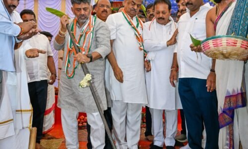ಕಾಂಗ್ರೆಸ್ ಕಾರ್ಯಕರ್ತರ ಬೆವರಿನ ಕಾಣಿಕೆಯಿಂದಲೇ ಇಂದಿರಾ ಭವನ ನಿರ್ಮಾಣವಾಗಲಿ: ಸಿಎಂ ಡಿ ಕೆ ಶಿವಕುಮಾರ್